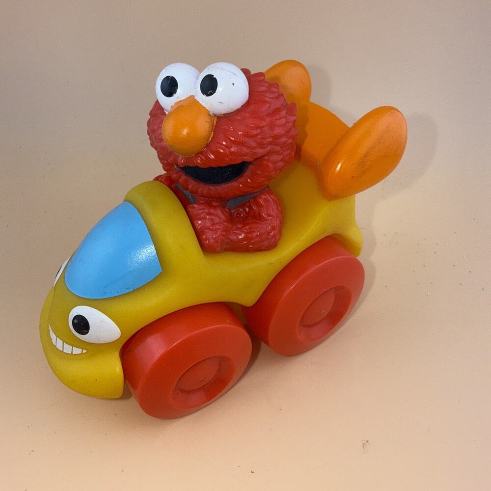 2011 Hasbro Sesame Street Workshop ELMO IN SMILING YELLOW Race CAR Plastic